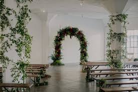 Your complete guide to what to do, where to stay and where to eat in dripping springs, tx. Lush And Moody Hudson Loft Wedding In Downtown Los Angeles Junebug Weddings Hanging Flowers Wedding Wedding Inspiration Summer Loft Wedding