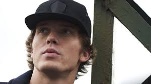 Houston-area native country star makes off the 'chain' RodeoHouston debut  in 2022