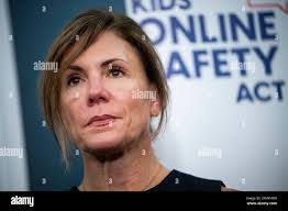 Julianna Arnold's Instagram, Twitter & Facebook