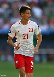 On ma 19 lat, a on gra w cracovii kraków (polska ekstraklasa) i dla reprezentacji polski. Bartosz Kapustka Sports Soccer Football Team