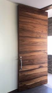 41 Portas De Madeira Para Sala Sofisticadas E Elegantes Decoracao De Casa Flush Door Design Door Design Modern Doors Interior Modern