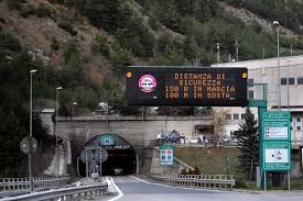 50 ans de liaison a travers les alpes ouvert le 19 mars 1964, il fut le premier tunnel à assurer un trafic routier transalpin durant toute l'année. Savoie Coronavirus Le Transit Des Voyageurs En Baisse Au Tunnel Du Frejus