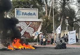 Córdoba La Fábrica Argentina de Aviones (FADEA) fue una empresa modelo en  Latinoamérica, pero ahora gracias a Milei esta en crisis y permanecerá  cerrada hasta el miércoles como represalia por el reclamo