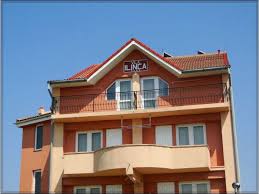 Vila adela , este o unitate de cazare noua, an 2009, situata in zona steaua de mare , la aproximativ 1 minunt de plaja si 3 minute de mare. C0vjkvw Yeqglm