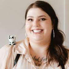 Taryn Holm's Instagram, Twitter & Facebook