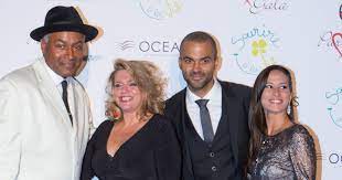 In 2005, reports claimed that tony had been dating actor. Tony Parker Avec Ses Parents Tony Et Pamela Et Sa Fiancee Axelle Francine 8eme Edition Du Par Coeur Gala A Lyon Le 25 Septembre 2014 Tous Les Fonds De Cett Purepeople