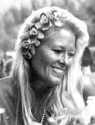 Allison Pollock's Instagram, Twitter & Facebook