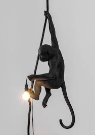 Monkey lamps have a strong theatrical impact in which art, design and the world of nature blend together creating magical products. Pendelleuchte Monkey Hanging Von Seletti Schwarz Made In Design