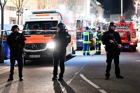 Bei den anschlägen in hanau wurden am 19. 11 Tote Nach Anschlag Auf Shisha Bars In Hanau Hinweise Auf Rassistisches Motiv Deutschland Badische Zeitung