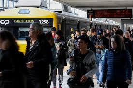 Viaje de comboio de angoulême para nantes em 3h 9m. Expresso Cp Diz Que 79 Dos Comboios Circularam Normalmente Ate A Hora De Inicio Da Greve