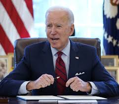 Tras once días de suspensión, un grupo de asesores del centro de control de enfermedades concluye que los beneficios conocidos potenciales de la vacuna superan sus riesgos conocidos. Analise Popularidade Do Plano De Estimulo De Biden Revela Mudancas Nos Eua Mundo Valor Economico