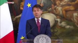 Conte non dà la stretta di mano massonica. Macron Chieda Scusa All Italia Onore A Giuseppe Conte Uomo Di Ferro Altro Che Pagliaccio Sud Liberta