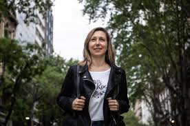 Myriam bregman (pts) y javier andrade (fdt) rechazaron el nuevo aumento en la tarifa de la red el diputado nicolás del caño, junto a la legisladora porteña myriam bregman, reclama también que. La Rusa Al Parlamento Revista Crisis