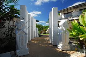 Une Petite Allee Discret Et Petite Qui Ne Vous Laissera Pas Indifferent Hotel New Caledonia Hibiscus