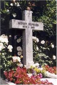 Das rätsel um die wahre grabstätte von götz george wurde gelüftet: 560 Graber Erinnerung An Verstorbene Ideen Monument Friedhofe Friedhof