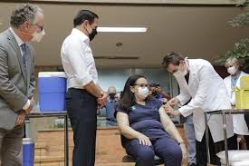 O cronograma do primeiro semestre apresentado pelo ministro também leva em conta as negociações com os confira, abaixo, o cronograma de entregas e quantidades previstas em contratos Primeira Vacinada Do Interior De Sp E Tecnica De Enfermagem Do Hc De Campinas Governo Do Estado De Sao Paulo