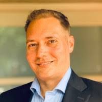 Justin Gow's Instagram, Twitter & Facebook