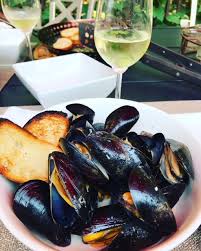 Mussels In Garlic White Wine Sauce On The Grill Garlic White Wine Sauce White Wine Sauce Mussels White Wine