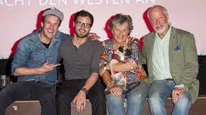 Die betroffene habe noch monate danach seine brüder und. Luke Mockridges Familie Das Sind Seine Bruder Und Seine Eltern
