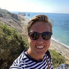 Laura Bray's Instagram, Twitter & Facebook