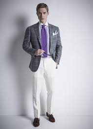 Un haut marine porté sous une veste blanche aura une allure très élégante également. 1001 Idees Et Inspirations Pour Porter Le Pantalon Lin Homme
