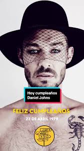 Hoy cumple 45 años #DanielJohns Músico, vocalista, compositor australiano,  reconocido por ser el fundador y líder de la banda de grunge #Silverchair,  también formó parte de #ICantBelieveitsNotRock y ...