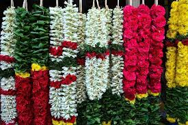 As per ritual, it is the start of your wedding ceremonies; 10 Ideas To Make The Wedding Garlands A Fun Part Of The Wedding Oyo Hotels Travel Blog