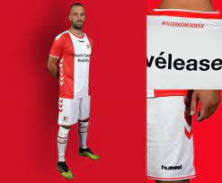 Fc emmen is een nederlandse voetbalclub uit emmen, die werd opgericht op 21 augustus 1925.het is de enige profvoetbalclub uit de provincie drenthe.de club speelt sinds 1985 profvoetbal en kwam vervolgens 33 seizoenen achtereen uit in de eerste divisie. Scoor Vanavond Jouw Fc Emmen Tenue Fc Emmen