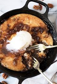 Pecan Pie Pudding Cake This Pecan Pie Pudding Cake Channels The Flavours Of Pecan Pie Into An Easy And Delicio Yummy Food Dessert Pecan Recipes Sweet Recipes