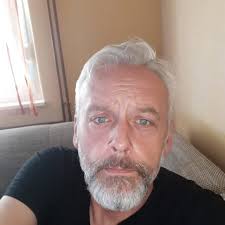 Meni ne smeta,u nekim stvarima dode pupak na pupak 😂😂😂♥️♥️♥️👍👍👍