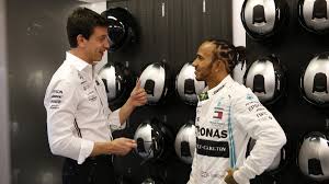 Weltmeistertitel feiern und so als alleiniger rekordhalter michael schuhmacher überholen. Ex Teamchef Eddie Jordan Lewis Hamilton Und Toto Wolff Wechseln 2021 Zu Ferrari Eurosport