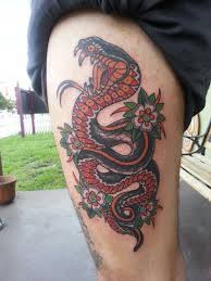 Men S Leg Traditional American Snake Tattoo On Thigh With Old School Flowers And Colors Done In Historic Hawaiian Tattoos Tattoos For Guys Historical Tattoos