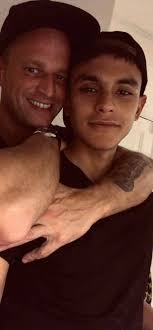 Hello Expats! My name is Pim, and I'm a handyman here in Amsterdam. If you  need help putting your dreaded IKEA furniture together, hanging that pesky  light, or mounting a coveted tv,