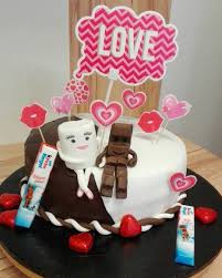 Valentinstagstorte Aufdieliebe Valentinstag Torte Fondanttorte Geschenkefurihn Kinderriegel Valentinstag Backen Valentinstag Torte Kinderriegel Torte