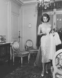 Sophia Photographed By Jack Garofalo At Her Hotel Before Attending The Premiere Of Her Movie Pane Amore E In Brussel Sophia Loren Festa Anni 60 Celebrita