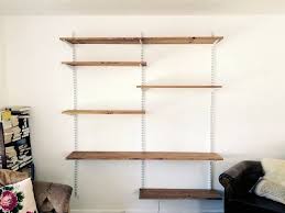 Wohnwand Selber Bauen Anleitung Regalsystem Wandschiene Holz Regale Jpg 750 563 Pixel Wohnwand Selber Bauen Wandschienen Regal Regalsysteme Holz