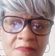 How does a junior lawyer make country club lunch reservations?