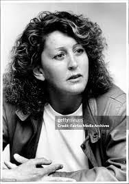 Julie Cashman's Instagram, Twitter & Facebook