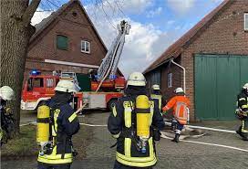 Auf der kreisstraße 130 zwischen osterheeslingen und weertzen ereignete sich am montagabend gegen 18.20 uhr ein schwerer verkehrsunfall. Hesedorf Schuppenbrand Geht Glimpflich Aus