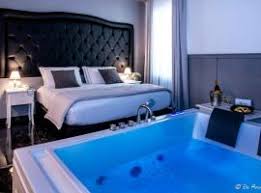 E, soprattutto, mi permette di rilassarmi nell'intimità della mia camera da letto. I 10 Migliori Hotel Con Jacuzzi Di Napoli Italia Booking Com