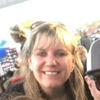 Laura Markowski's Instagram, Twitter & Facebook