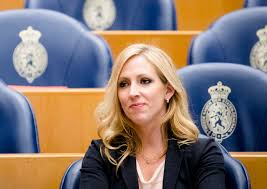 Lilian marijnissen is geboren in oss op 11 juli 1985 en woont in oss. Lilian Marijnissen 32 Volgt Emile Roemer Op Als Sp Leider