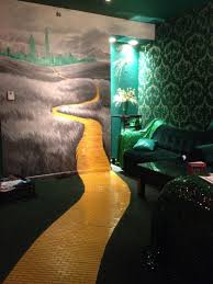 Amazing Wizard Of Oz Themed Room At The Roxbury Motel In The Catskills Thedreamyide Wizard Of Oz The Wonderful Wizard Of Oz