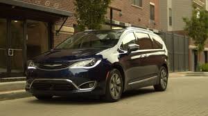 Ceramic gray clearcoat 2021 chrysler pacifica hybrid touring l fwd cvt 3.6l v6 3.6l v6. 2018 Chrysler Pacifica Hybrid Review