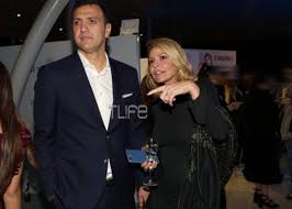 Όπως έχει γίνει ήδη γνωστό τα χριστούγεννα περιμένουν να υποδεχτούν το μωρό τους. Tzenh Mpalatsinoy H Apostomwtikh Apanthsh Ths Stis Fhmes Egkymosynhs Kai To Gamo Tempo24 News