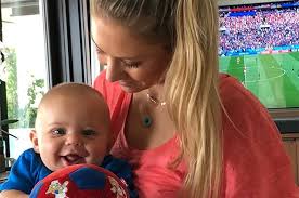 Her mother alla is also a well known athlete, who had won a 400 meter race in her times. Tennis Celebs Anna Kournikova Is A Fan Of The Russian National Team Together With The Five Month Old Son Nicholas
