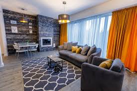 Su parkı, güneşlenme terası, bahçe gibi olanakların yanı sıra sauna sunulmaktadır. Pine Woods Wohnung A28 In Silver Mountain Wohnung Poiana Brasov