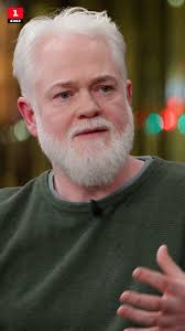 Oliver Louai har længe kæmpet for at vise, hvem han er. Han vil være Oliver  og ikke bare rockeren Brian Sandbergs søn. ”Jeg har oplevet mange fordomme,  og folk har jo altid