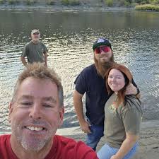 Does T-Mobile or Consumer Cellular work in the upper area of Golden Shores?