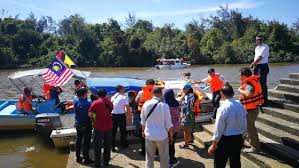 Pak waluyo sebagai salah satu warga desa sukamaju, maka hal yang harus dilakukannya ialah ….(2.5 poin)a. Laman Web Rasmi Lembaga Sungai Sungai Sarawak